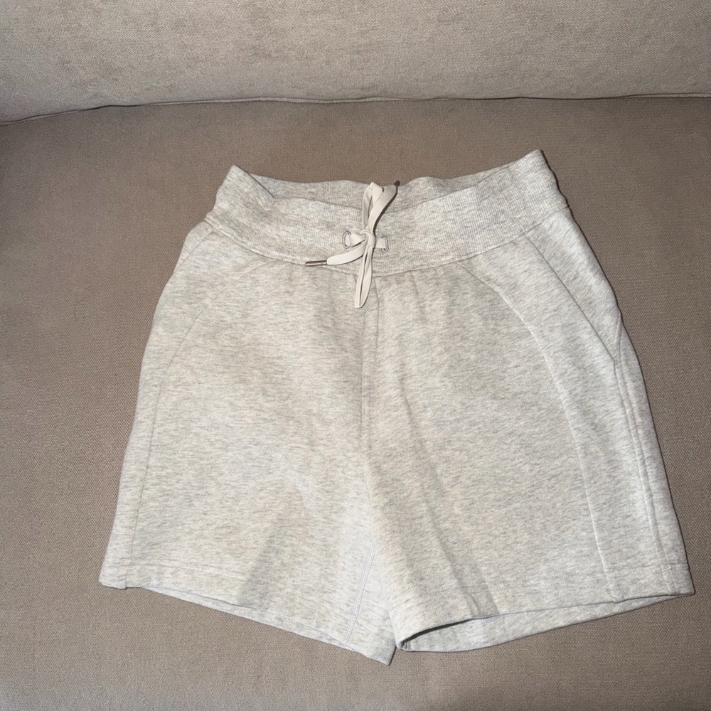 LULULEMON Scuba High Rise Short Size 4 Grey